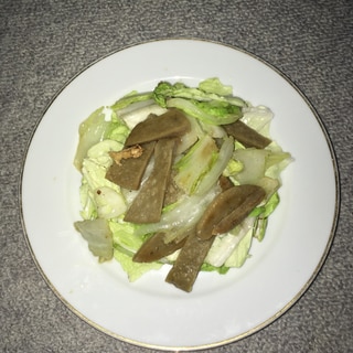 シャキシャキ白菜と黒はんぺんのサラダ